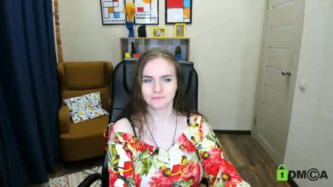 Snapshot of _alice_green_ chatting on April 1, 1:41 pm Alice online show from April 1, 1:41 pm