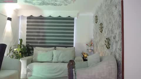 _alice_horny_ online show from October 11, 2:15 pm