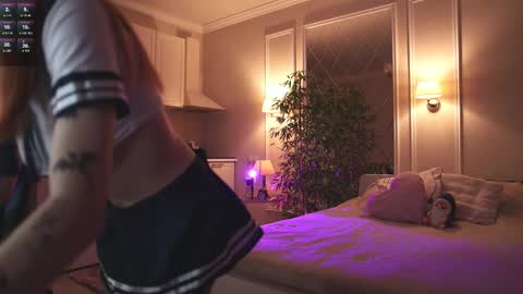 Snapshot of _alice_meyss_ chatting on November 22, 10:03 am _alice_meyss_ online show from November 22, 10:03 am