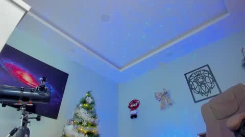 Snapshot of _alicelewis chatting on December 9, 3:22 pm Alice online show from December 9, 3:22 pm