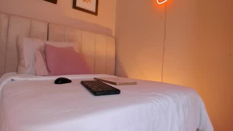 Hii I m Alison   online show from October 14, 11:33 am