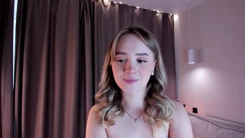 Snapshot of _ammy_moore_ chatting on March 21, 8:19 am Amily online show from March 21, 8:19 am