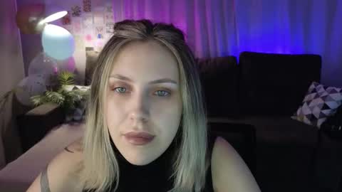 _amymoore_ online show from February 9, 1:53 am