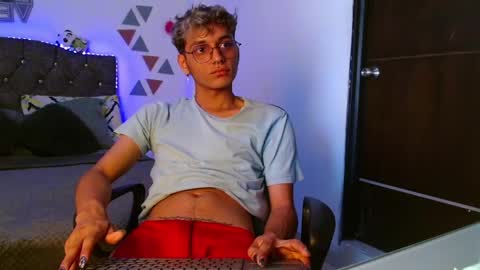 Snapshot of _andrew_willyams chatting on January 18, 6:10 pm Andres online show from January 18, 6:10 pm