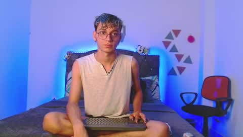 Snapshot of _andrew_willyams chatting on January 19, 11:01 am Andres online show from January 19, 11:01 am