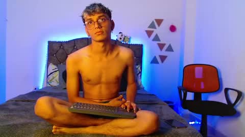 Snapshot of _andrew_willyams chatting on January 19, 10:39 pm Andres online show from January 19, 10:39 pm