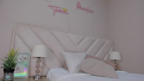 Snapshot of _angela_x chatting on June 15, 11:23 am ngela online show from June 15, 11:23 am