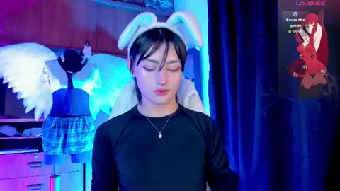 Angell Dustt  online show from June 16, 11:51 pm