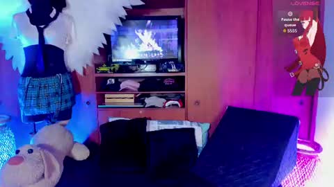 Angell Dustt  online show from July 8, 10:03 pm
