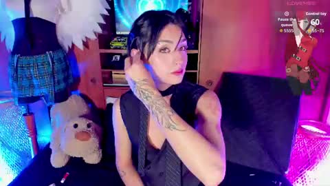 Angell Dustt  online show from July 22, 1:41 am