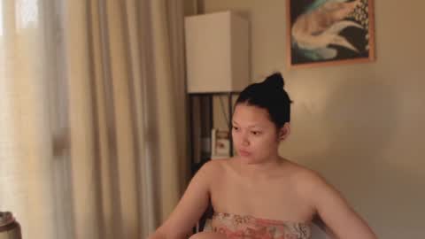 annie . online show from August 3, 4:00 am