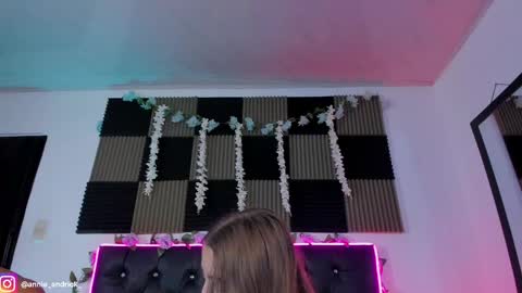 Snapshot of _annie_andrick_ chatting on May 31, 9:16 am Annie Andrick online show from May 31, 9:16 am
