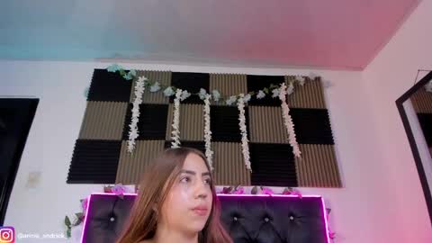 Snapshot of _annie_andrick_ chatting on June 1, 9:11 am Annie Andrick online show from June 1, 9:11 am