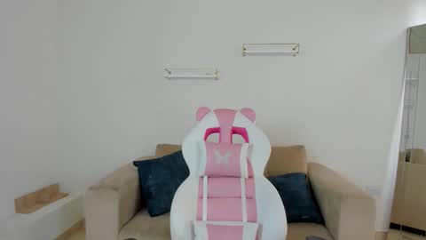    online show from November 6, 12:17 pm