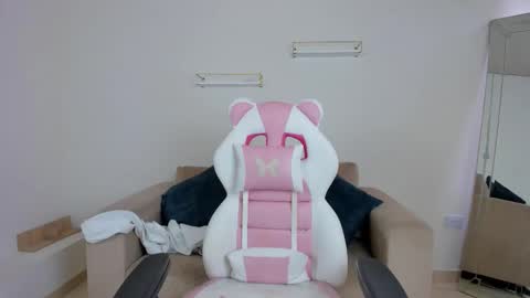    online show from November 14, 12:15 pm