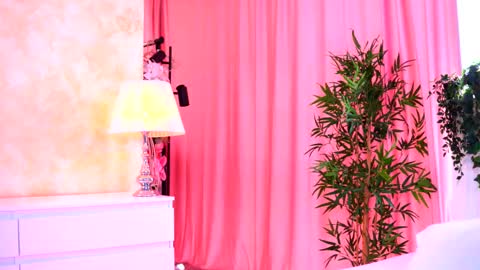 Snapshot of _arielle chatting on October 14, 8:37 am Arielle online show from October 14, 8:37 am