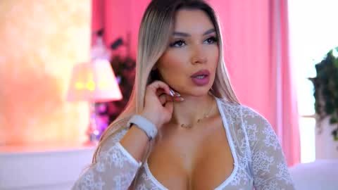 Snapshot of _arielle chatting on October 21, 8:15 am Arielle online show from October 21, 8:15 am