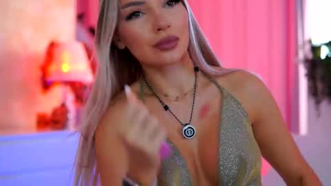 Snapshot of _arielle chatting on November 3, 9:32 am Arielle online show from November 3, 9:32 am