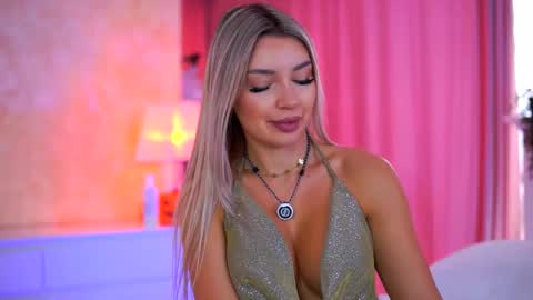 Snapshot of _arielle chatting on November 18, 9:36 am Arielle online show from November 18, 9:36 am