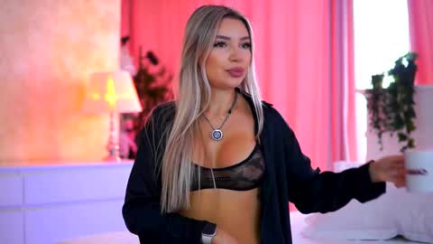 Snapshot of _arielle chatting on November 21, 10:03 am Arielle online show from November 21, 10:03 am