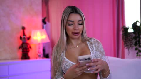 Snapshot of _arielle chatting on December 15, 9:24 am Arielle online show from December 15, 9:24 am