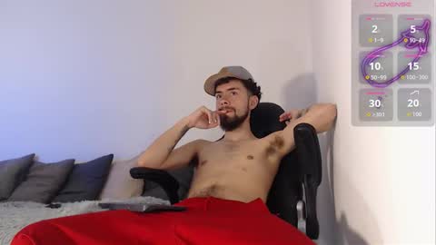 Snapshot of _aronm chatting on March 26, 10:15 pm AronM online show from March 26, 10:15 pm