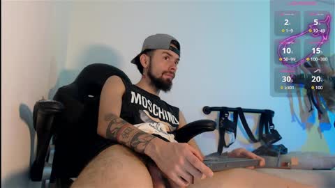 Snapshot of _aronm chatting on April 2, 9:12 pm AronM online show from April 2, 9:12 pm