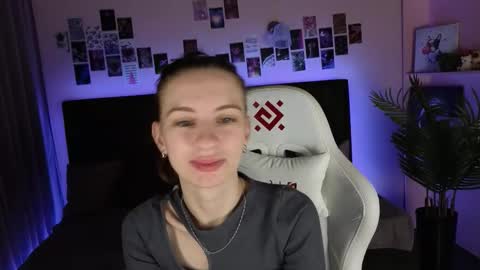 _ash_leyy_ online show from September 21, 1:29 am