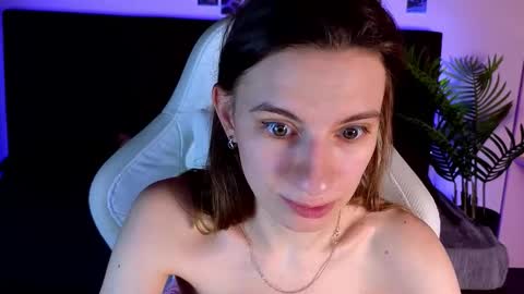 _ash_leyy_ online show from February 20, 6:19 am