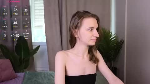 _ash_leyy_ online show from July 29, 1:37 am