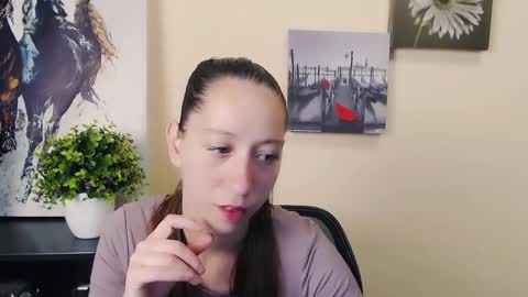 Snapshot of _astraia_ chatting on June 4, 9:26 am _astraia_ online show from June 4, 9:26 am