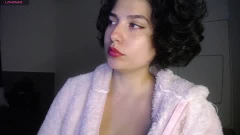 atenea online show from January 4, 10:55 pm