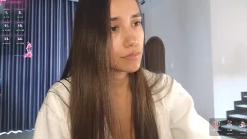 Snapshot of _aura_18 chatting on February 12, 3:23 am _aura_18 online show from February 12, 3:23 am