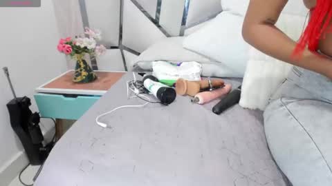 Aura online show from September 27, 3:11 am