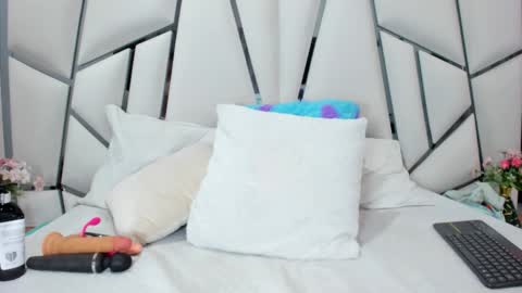 Aura online show from September 30, 3:11 am