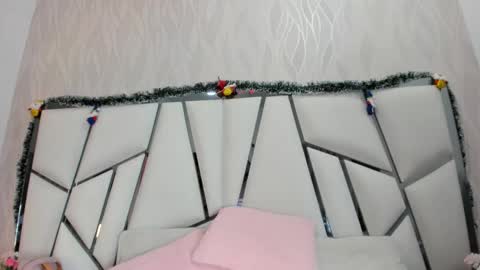 Aura online show from December 16, 3:11 am