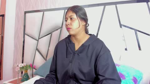 Snapshot of _aurora18 chatting on April 27, 3:04 am Aura online show from April 27, 3:04 am