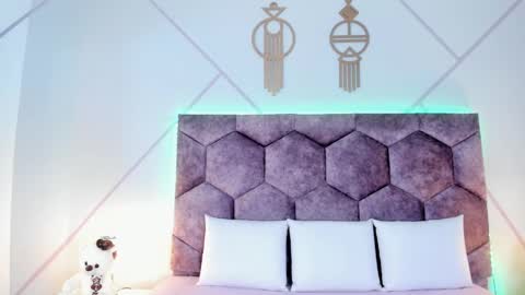 _aurora_collins_ online show from November 22, 12:26 pm