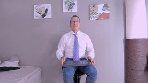 _axelking_ online show from October 20, 11:43 am