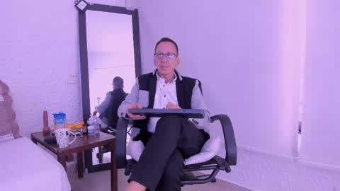 _axelking_ online show from February 12, 11:38 am