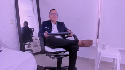 _axelking_ online show from February 25, 11:31 am