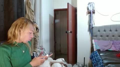 _azalea_65 online show from February 10, 1:43 am