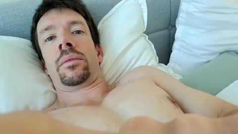 Snapshot of _b_h_c_ chatting on November 29, 9:40 pm _b_h_c_ online show from November 29, 9:40 pm