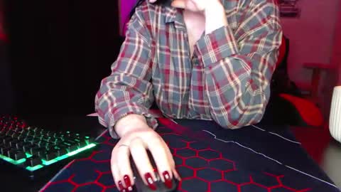 Snapshot of _badkarma_ chatting on November 13, 12:09 am Tiffany online show from November 13, 12:09 am