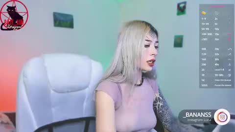 Lunita  online show from November 17, 5:02 am