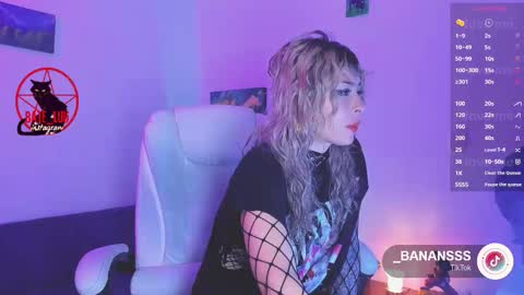 Lunita  online show from December 14, 11:20 pm