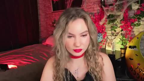 Snapshot of _bellaclark chatting on October 29, 8:32 pm Bella online show from October 29, 8:32 pm