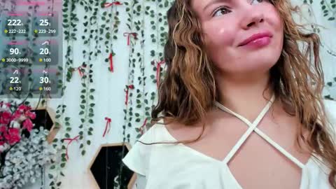 Snapshot of _bellaclark chatting on March 28, 8:52 pm Bella online show from March 28, 8:52 pm