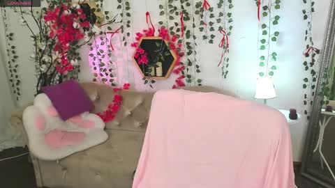 Snapshot of _bellaclark chatting on April 4, 8:28 pm Bella online show from April 4, 8:28 pm