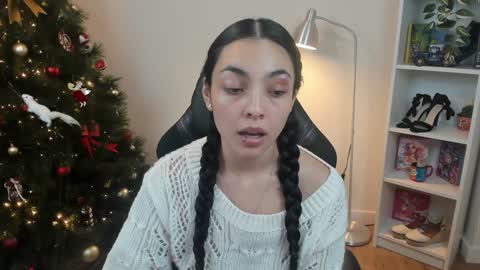 Bella Evans online show from December 12, 6:47 am